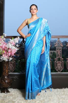 Sky blue silk saree with golden border and buti 1