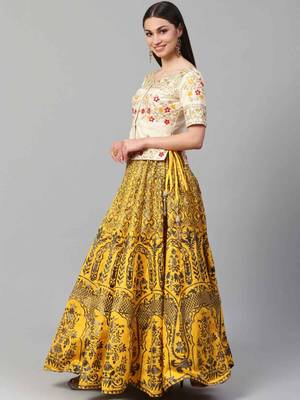 Yellow embroidered silk semi stitched lehenga 3
