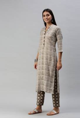 SheWill Women Grey Floral Printed Cotton Blend Kurta with Palazzos 3
