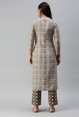 SheWill Women Grey Floral Printed Cotton Blend Kurta with Palazzos 4