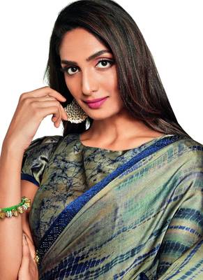 Grey  plain crepe saree with blouse 2