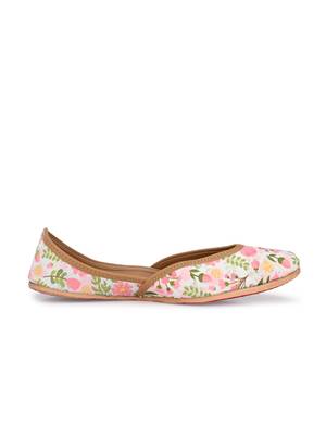 Sringam Women White Printed Handcrafted Mojaris 3