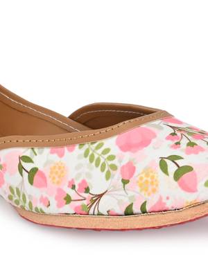 Sringam Women White Printed Handcrafted Mojaris 5
