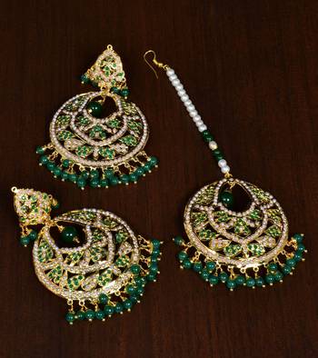 Emerald embellished Jadau Earring Tikka Set JES3 1