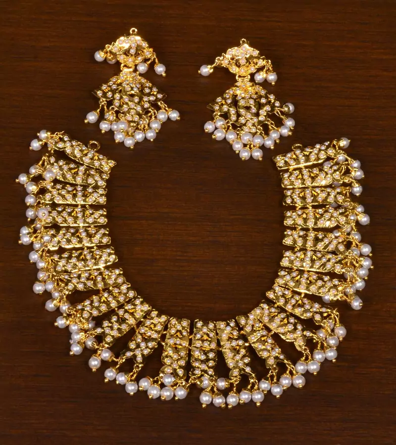 Gold Plated Pearl Embellished Wedding Essential Jadau Choker Set JNS7