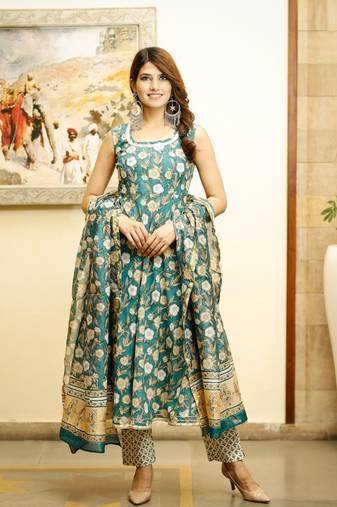 Pheeta Dark Green Color Hand Block Kurta with Floral Gold Dupatta and Pants