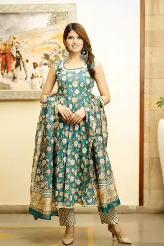 Pheeta Dark Green Color Hand Block Kurta with Floral Gold Dupatta and Pants