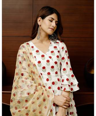 Pheeta White Booti Floral Suit Set 5