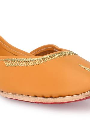 Sringam Women Mustard Handcrafted Mojaris 5