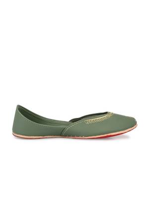 Sringam Women Green Handcrafted Mojaris 3