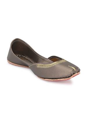 Sringam Women Grey Handcrafted Mojaris 1