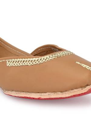 Sringam Women Brown Handcrafted Mojaris 5