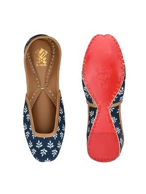 Sringam Women Blue and White Printed Handcrafted Mojaris 4