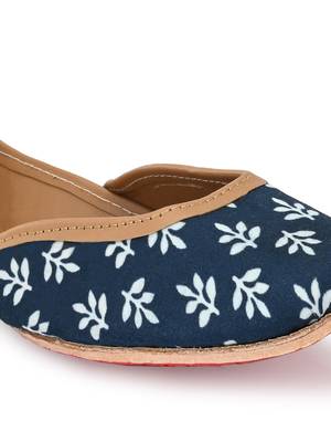 Sringam Women Blue and White Printed Handcrafted Mojaris 5
