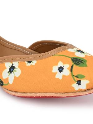 Sringam Women Yellow Printed Handcrafted Mojaris 5