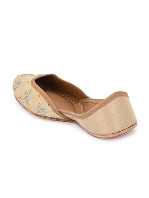 Sringam Women Beige Embroidered Handcrafted Mojaris 2