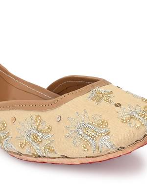 Sringam Women Beige Embroidered Handcrafted Mojaris 5