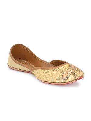 Sringam Women Beige Embroidered Handcrafted Mojaris 1