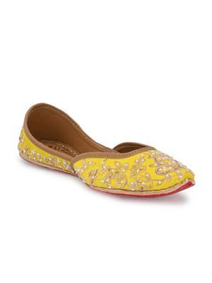 Sringam Women Yellow Embroidered Handcrafted Mojaris 1
