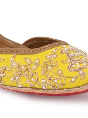 Sringam Women Yellow Embroidered Handcrafted Mojaris 5