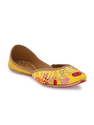 Sringam Women Yellow Embroidered Handcrafted Mojaris 1