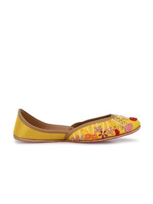 Sringam Women Yellow Embroidered Handcrafted Mojaris 3