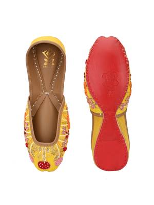 Sringam Women Yellow Embroidered Handcrafted Mojaris 4