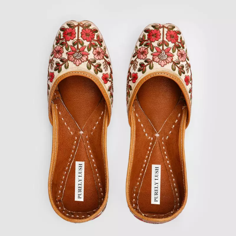 Embroidered Floral Jaipuri Jutti