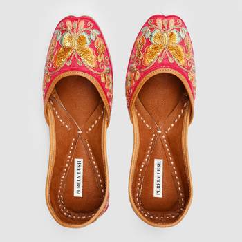 Butterfly Embroidered Jaipuri Jutti 1