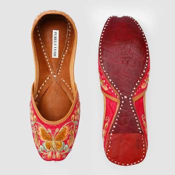Butterfly Embroidered Jaipuri Jutti 2