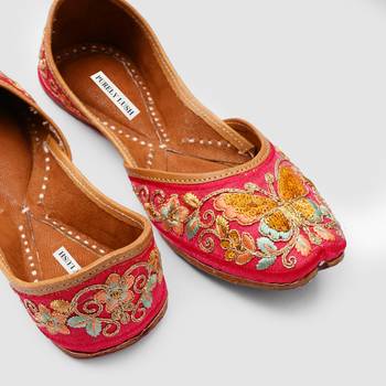 Butterfly Embroidered Jaipuri Jutti 4