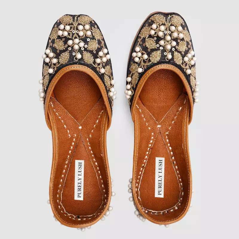 Black Pearl Embroidered Jutti