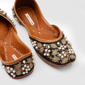 Black Pearl Embroidered Jutti 4