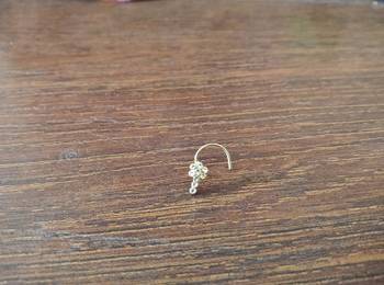 Sizzling gold Floral 9 Diamond cubic zirconia nose-ring or nosepin 1