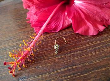 Sizzling gold Floral 9 Diamond cubic zirconia nose-ring or nosepin 2