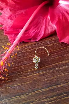 Sizzling gold Floral 9 Diamond cubic zirconia nose-ring or nosepin