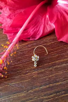 Sizzling gold Floral 9 Diamond cubic zirconia nose-ring or nosepin