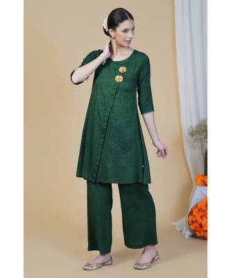 Green linen cotton self design lurex A line kurta with pants 4