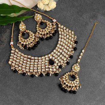 Black necklace-sets 1