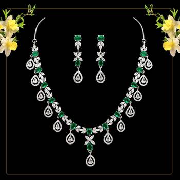 Green necklace-sets 1