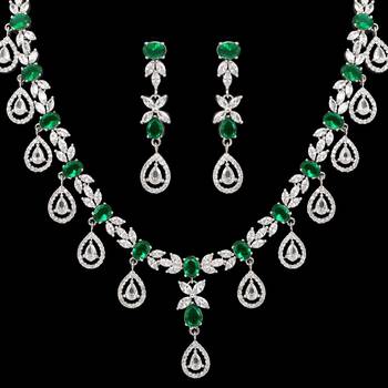 Green necklace-sets 2