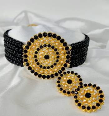 Black necklaces 1