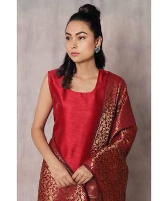 red cotton Surkh kurta & pant with dupatta 4