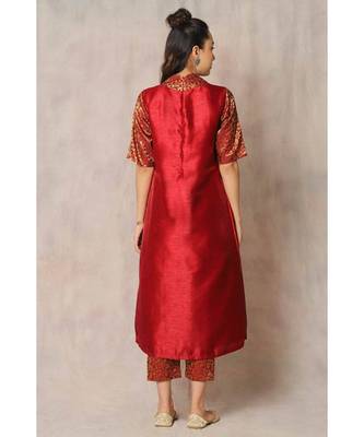 red cotton kurti pant set with rose panel print 3