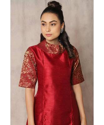 red cotton kurti pant set with rose panel print 4