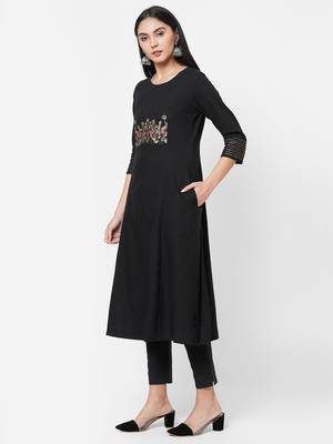 Black embroidered cotton ethnic-kurtis 4