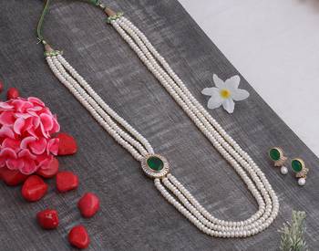 White Freshwater Pearl with Green Emerald Pendant Alloy Necklace Set 2