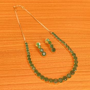 Green necklace-sets 1
