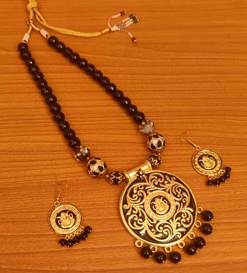 Black necklace-sets 1