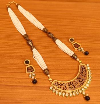 Black necklace-sets 1